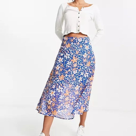 Wednesday’s Girl Floral Midi Skirt - Picture 4 of 9